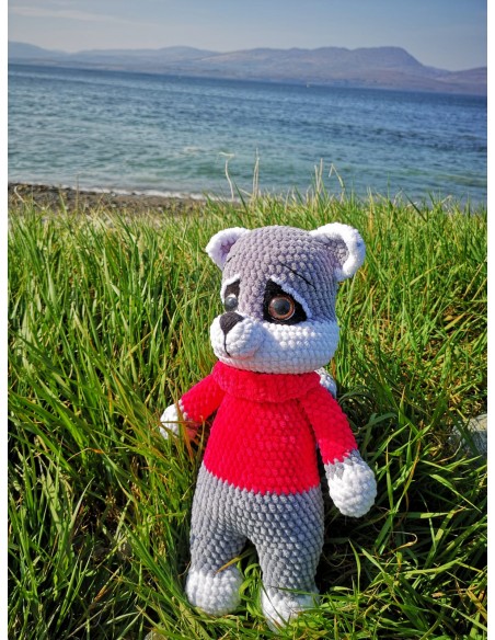 Badget toy at the beach, extremely cute